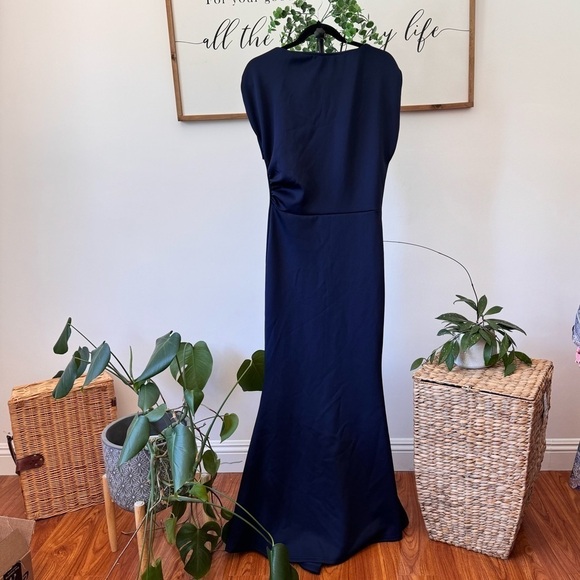 Lovely, elegant, navy blue short sleeve mermaid dress NWOT - Picture 2 of 11